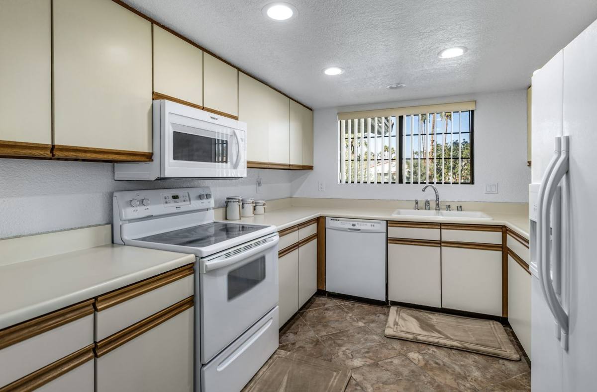 Condo for rent at 2701 E Mesquite Ave, Palm Springs, CA 92264