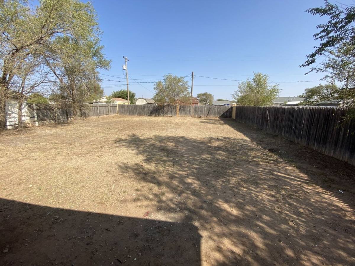 House for rent at 513 E Queens St, Lubbock, TX 79403