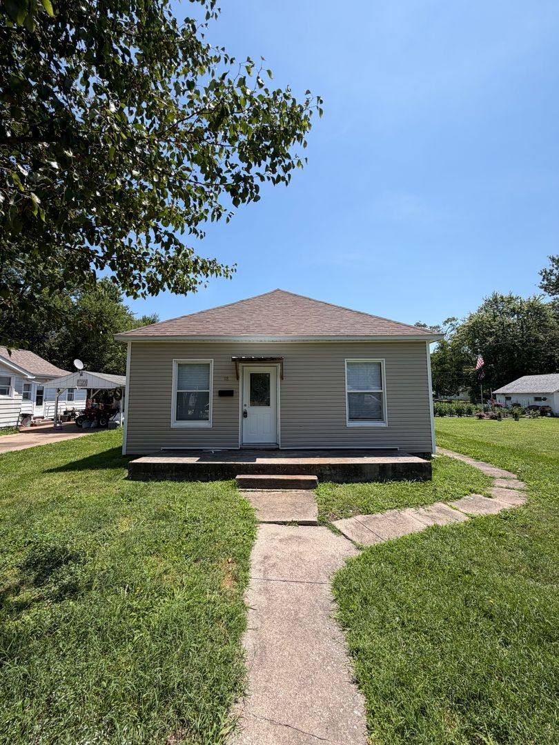 House for rent at 18 S Linden, Du Quoin, IL 62832