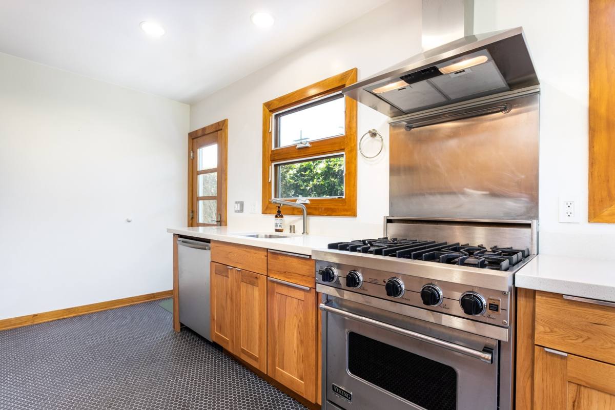 Apartment for rent at 3515 Beethoven St, Los Angeles, CA 90066