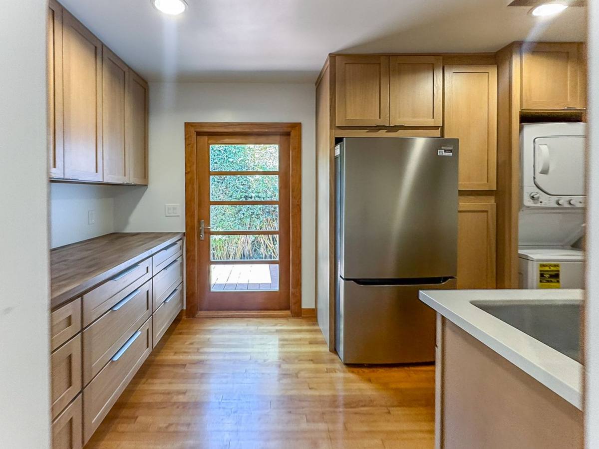 Apartment for rent at 3517 Beethoven St, Los Angeles, CA 90066