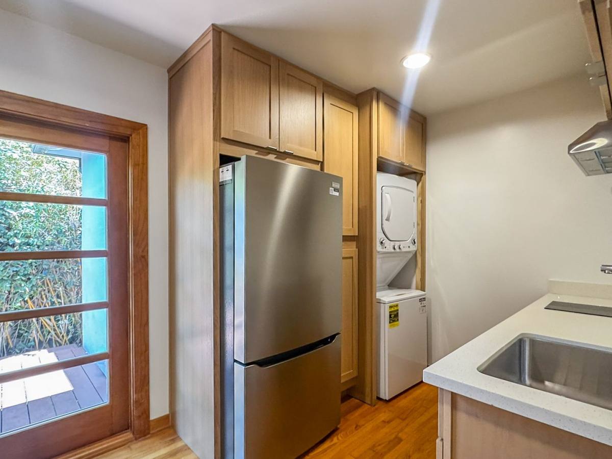 Apartment for rent at 3517 Beethoven St, Los Angeles, CA 90066