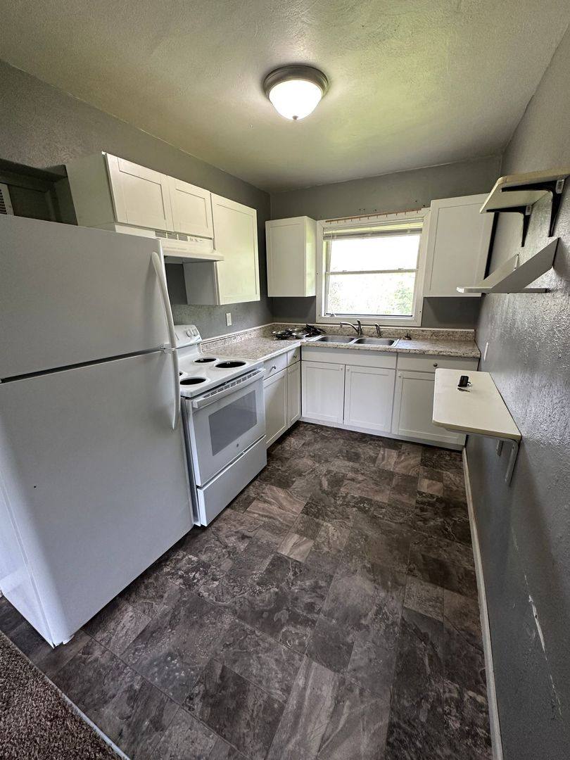 Apartment for rent at 29936 & 29938 Cardinal Ave, Elkhart, IN 46516