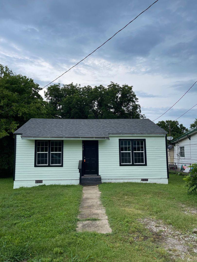 House for rent at 715 SE 4th St, Ardmore, OK 73401