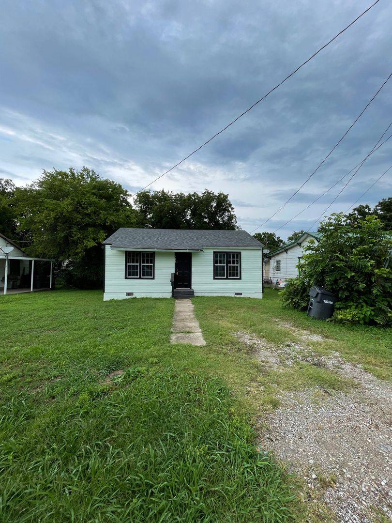 House for rent at 715 SE 4th St, Ardmore, OK 73401