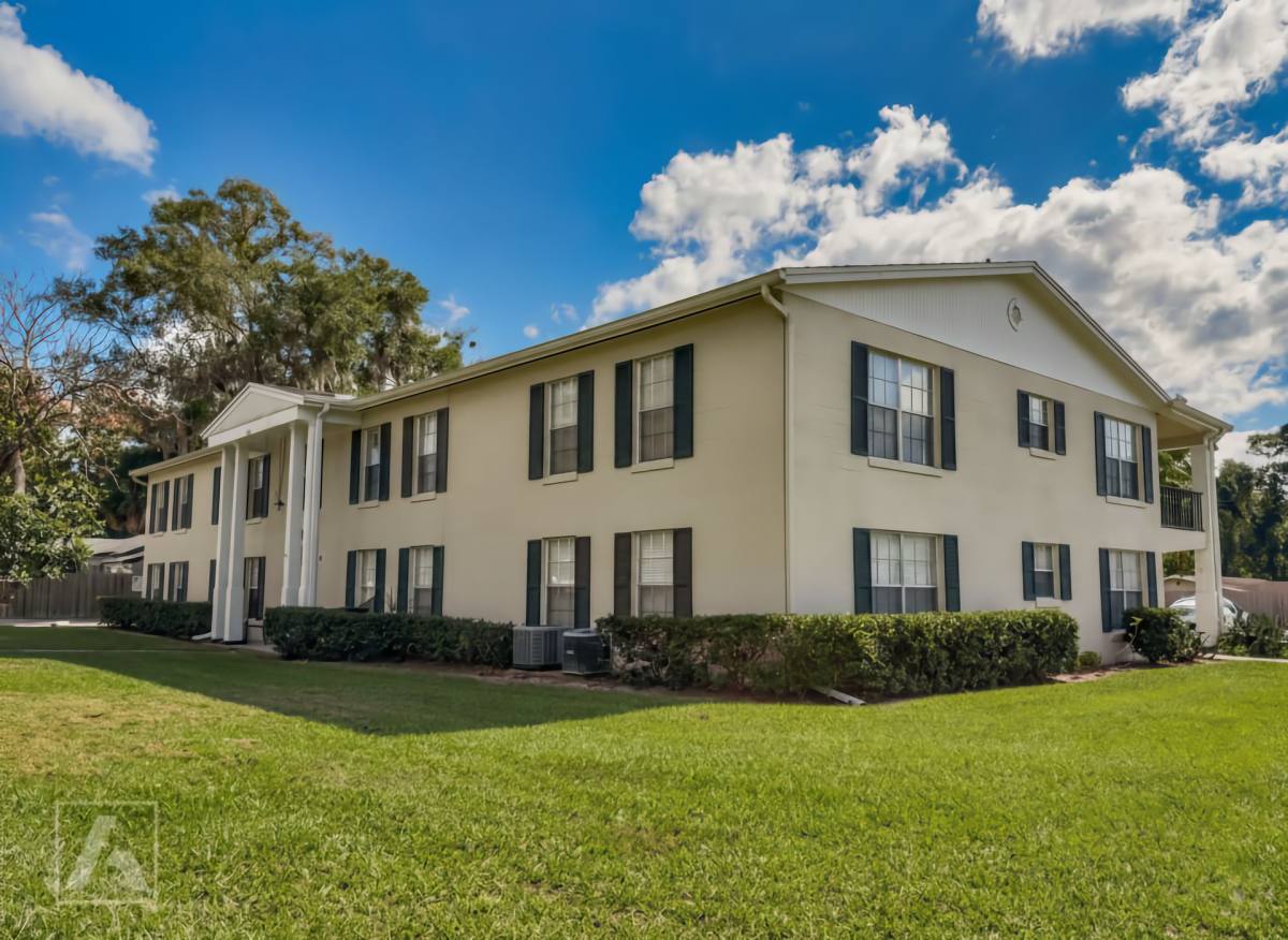 Apartment for rent at 916 W New York Ave, Deland, FL 32720