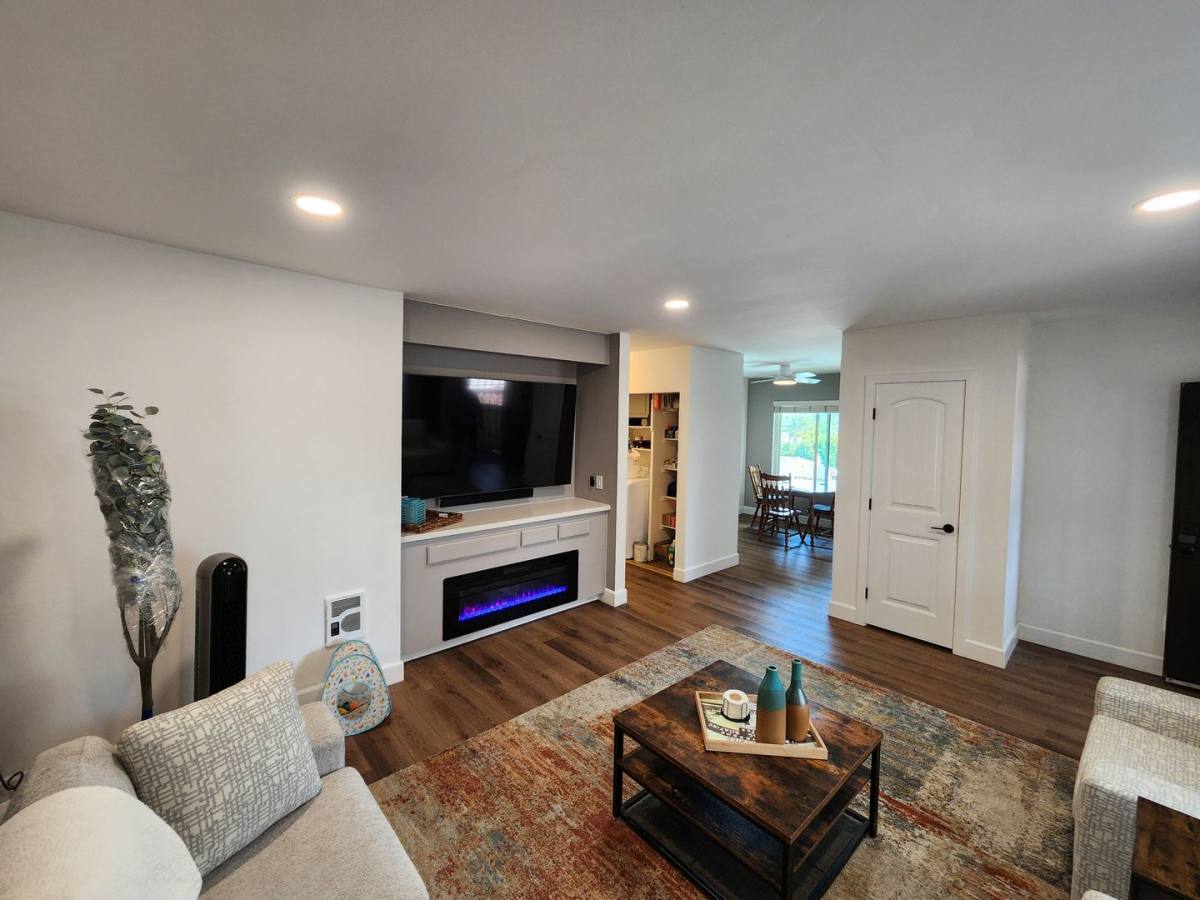 Apartment for rent at 4235 Asher St, San Diego, CA 92110