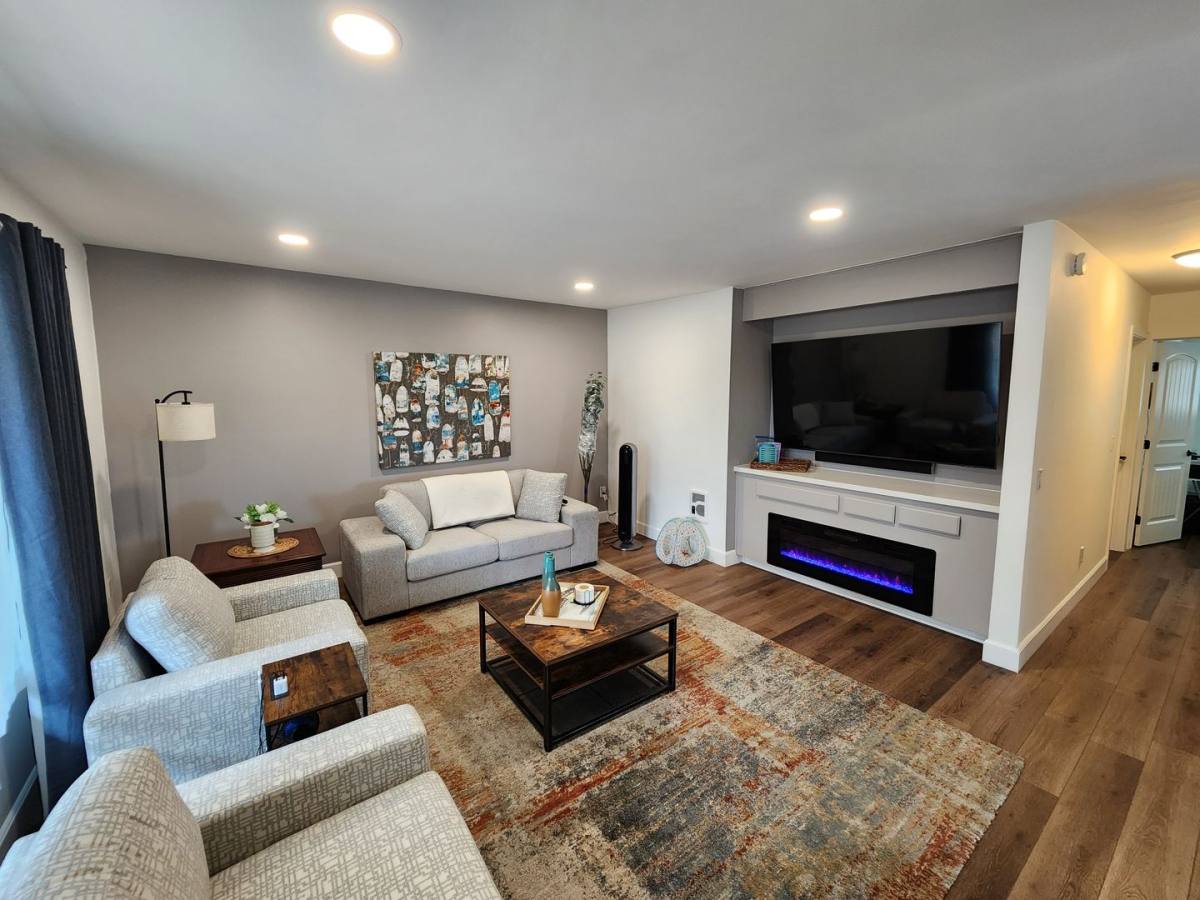 Apartment for rent at 4235 Asher St, San Diego, CA 92110