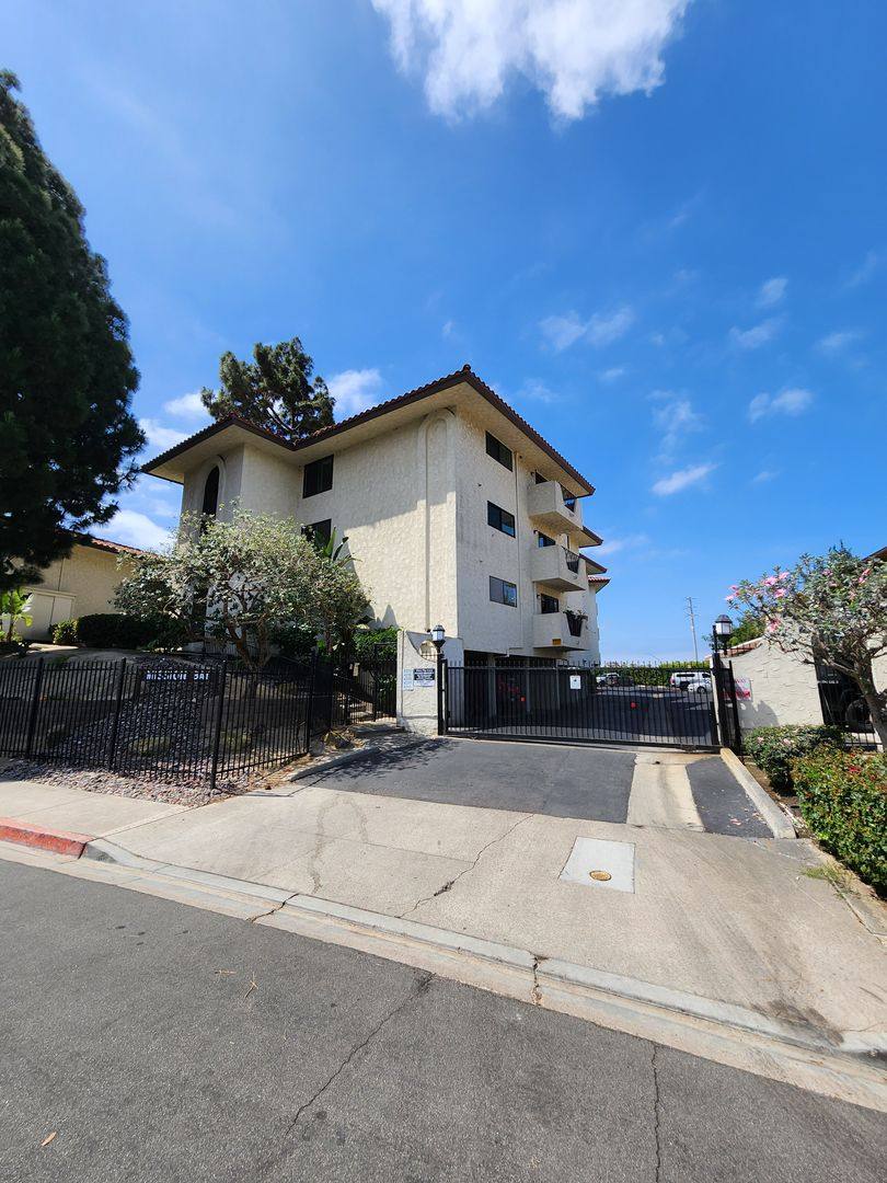 Apartment for rent at 4235 Asher St, San Diego, CA 92110
