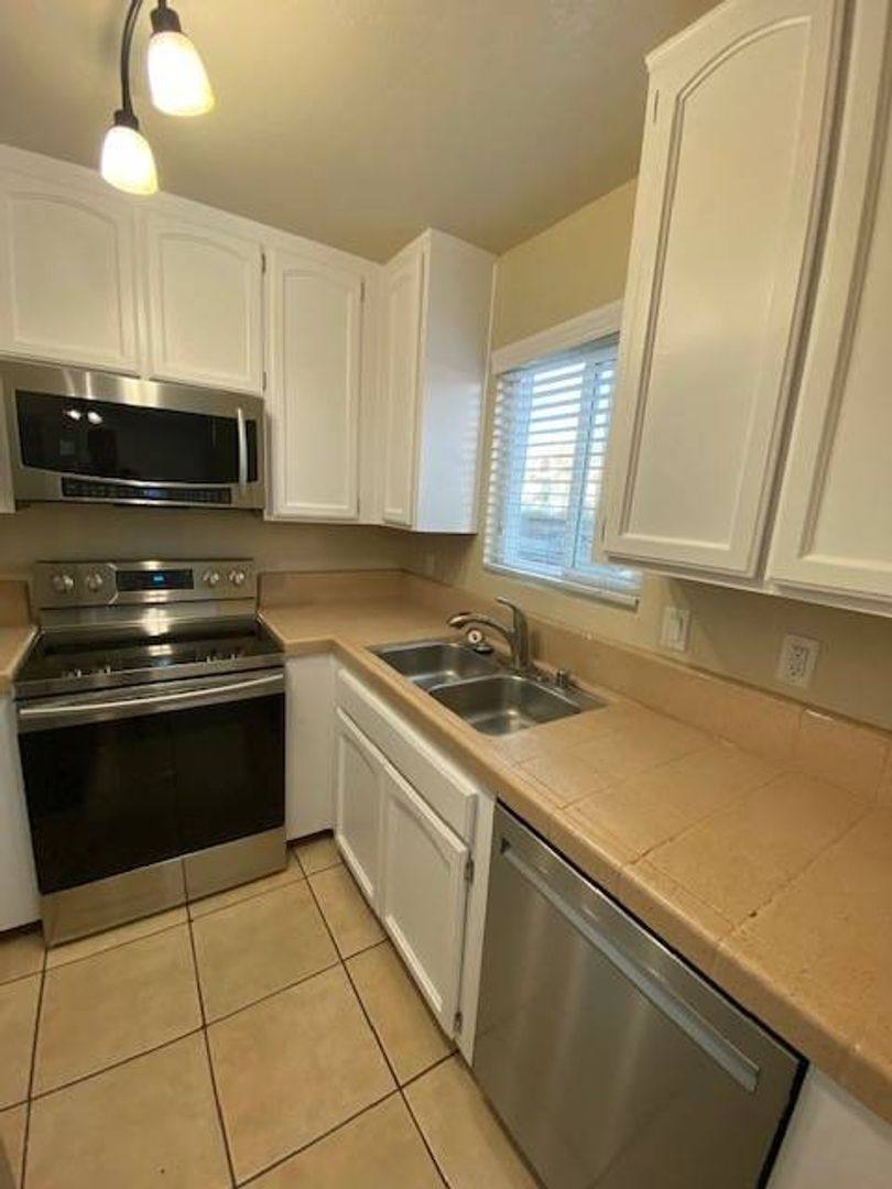 Townhouse for rent at 645 13th St, San Diego, CA 92154
