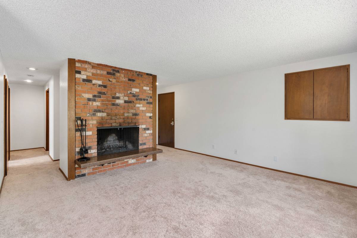 Apartment for rent at 19433 28th Ave NE, Seattle, WA 98155