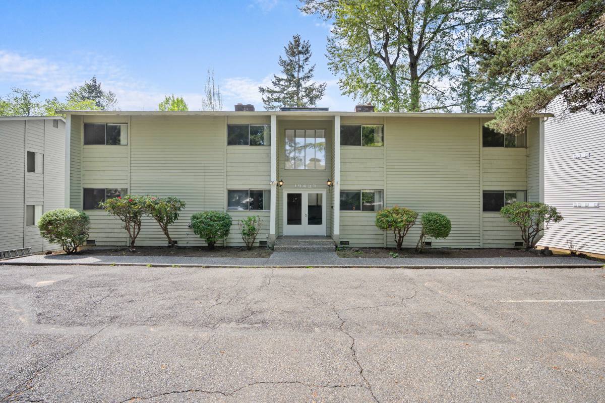 Apartment for rent at 19433 28th Ave NE, Seattle, WA 98155