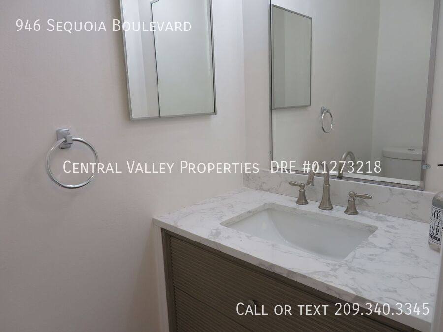 Townhouse for rent at 946 Sequoia Blvd, Tracy, CA 95376