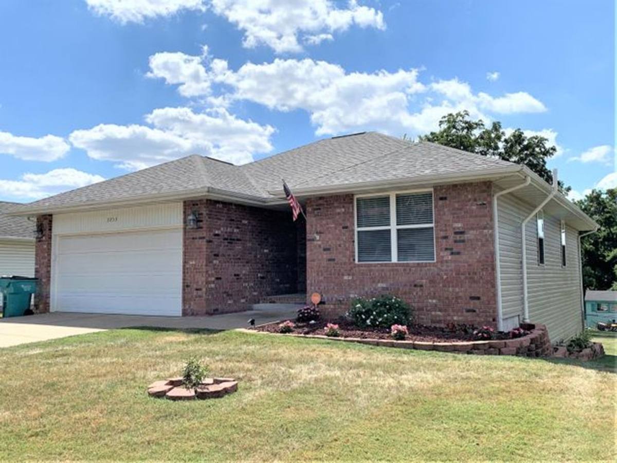 House for rent at 3253 S Palisades Dr, Springfield, MO 65807