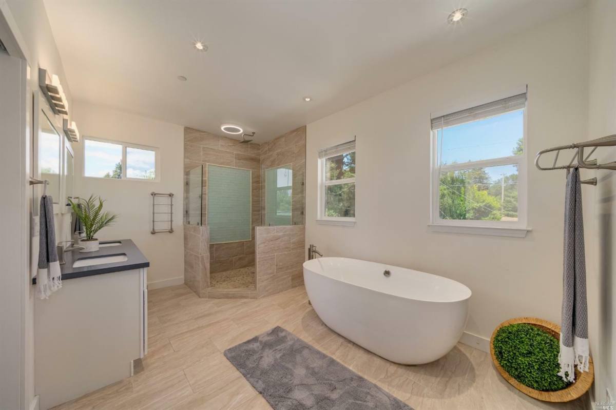 Townhouse for rent at 532 Yulupa Ave, Santa Rosa, CA 95405