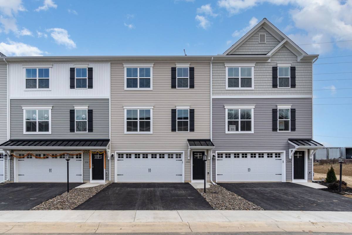 Townhouse for rent at 156 Copperleaf Dr, Mechanicsburg, PA 17050