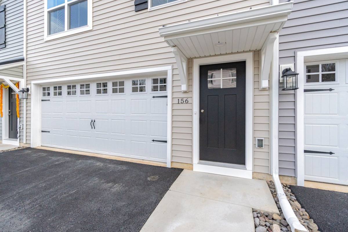 Townhouse for rent at 156 Copperleaf Dr, Mechanicsburg, PA 17050