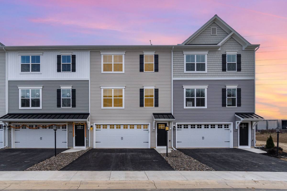 Townhouse for rent at 156 Copperleaf Dr, Mechanicsburg, PA 17050