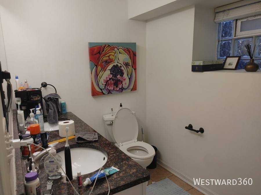 Apartment for rent at 2102 W Belle Plaine Ave G #G, Chicago, IL 60618