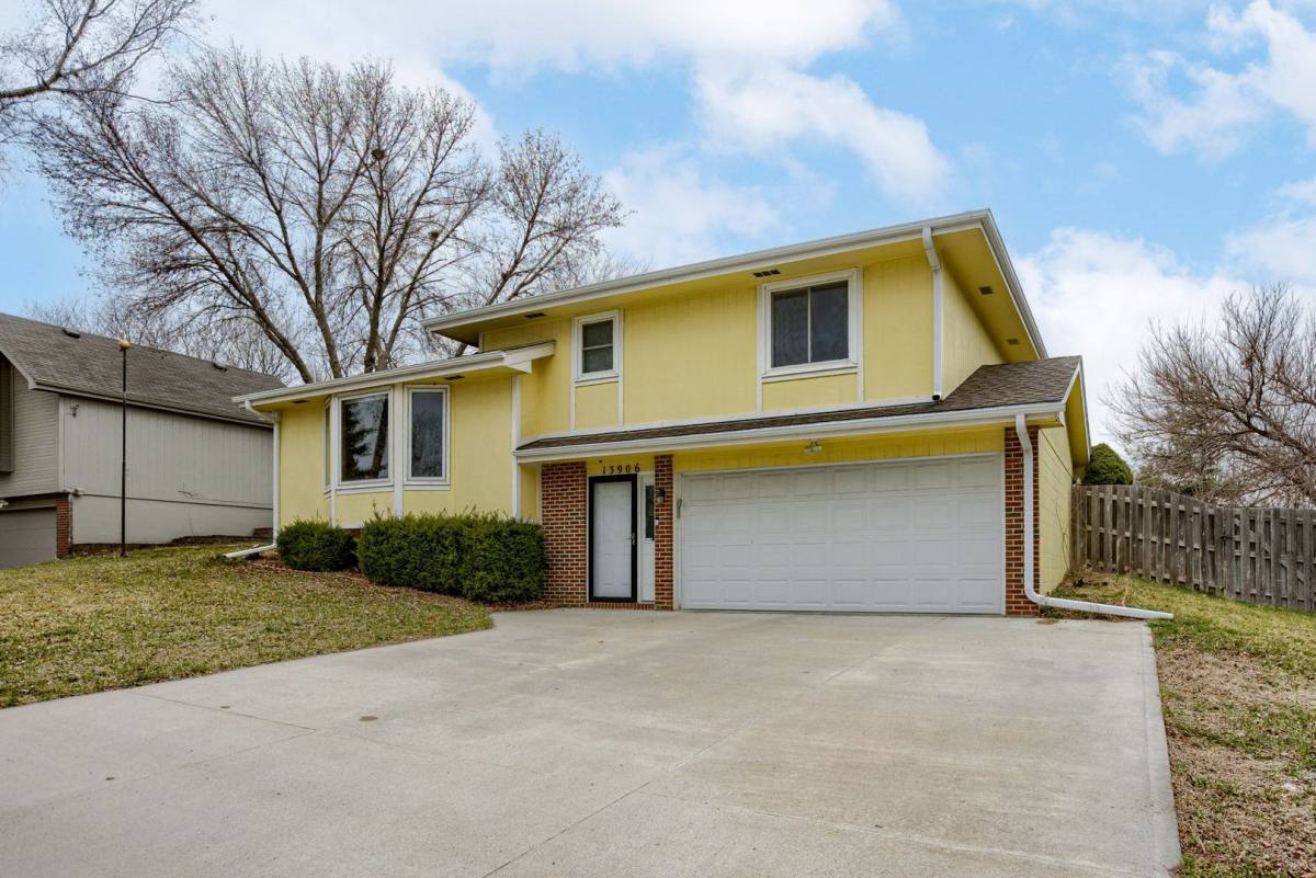 House for rent at 13906 Jennifer Rd, Omaha, NE 68138