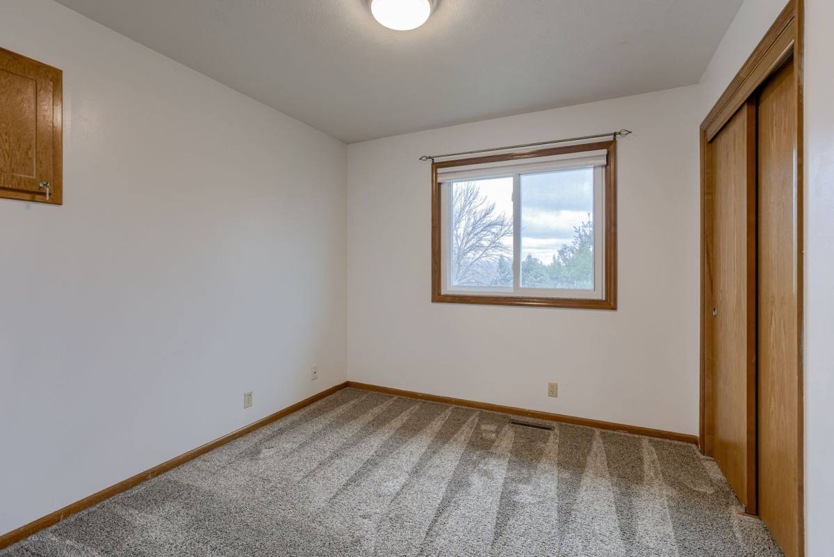 House for rent at 13906 Jennifer Rd, Omaha, NE 68138