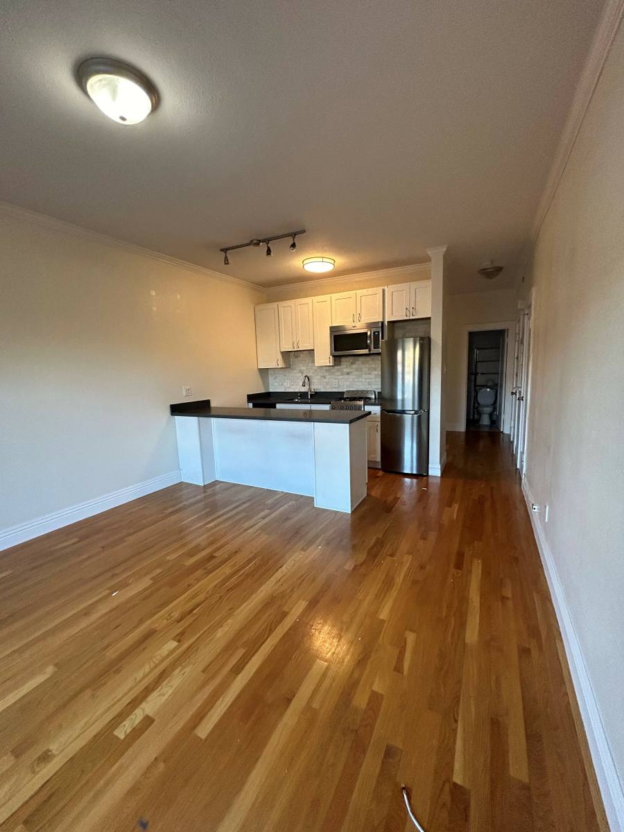 Apartment for rent at 1206 Valencia St #6, San Francisco, CA 94110