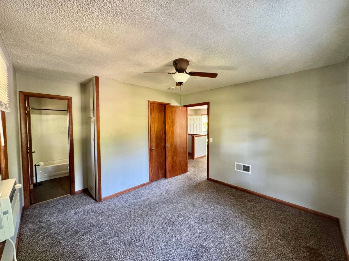 Apartment for rent at 414 N Mulberry St, Warrensburg, MO 64093