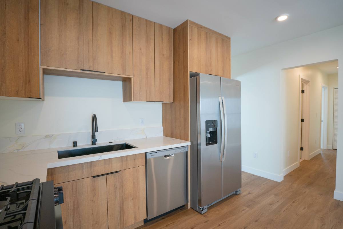 Apartment for rent at 1038 Westmoreland Ave, Los Angeles, CA 90006