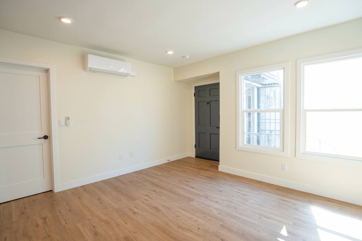 Apartment for rent at 1038 Westmoreland Ave, Los Angeles, CA 90006