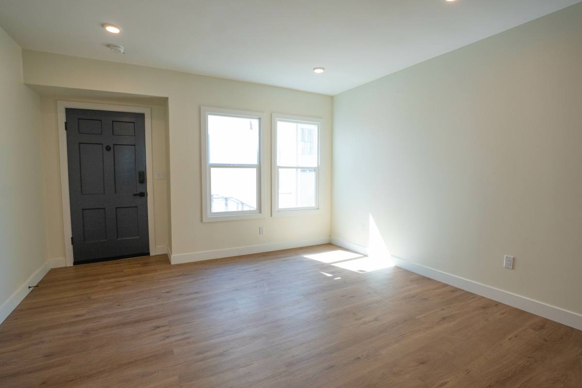 Apartment for rent at 1038 Westmoreland Ave, Los Angeles, CA 90006
