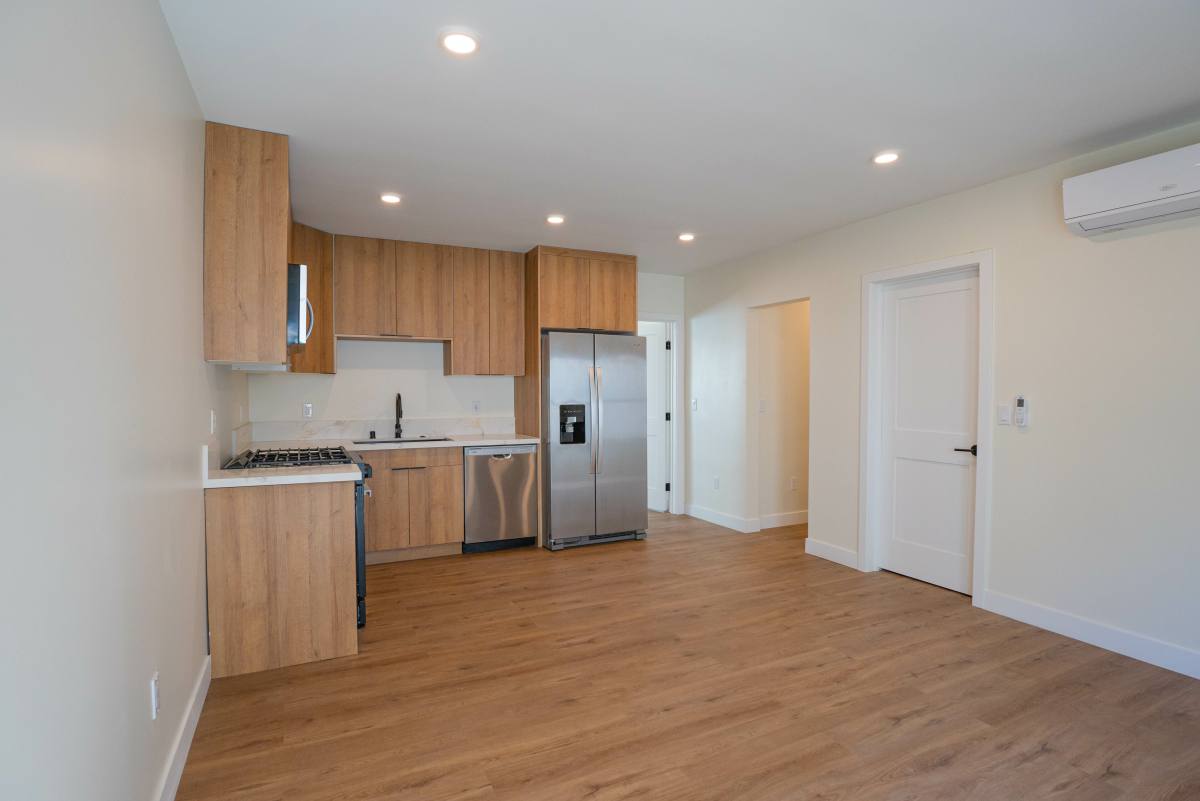Apartment for rent at 1038 Westmoreland Ave, Los Angeles, CA 90006