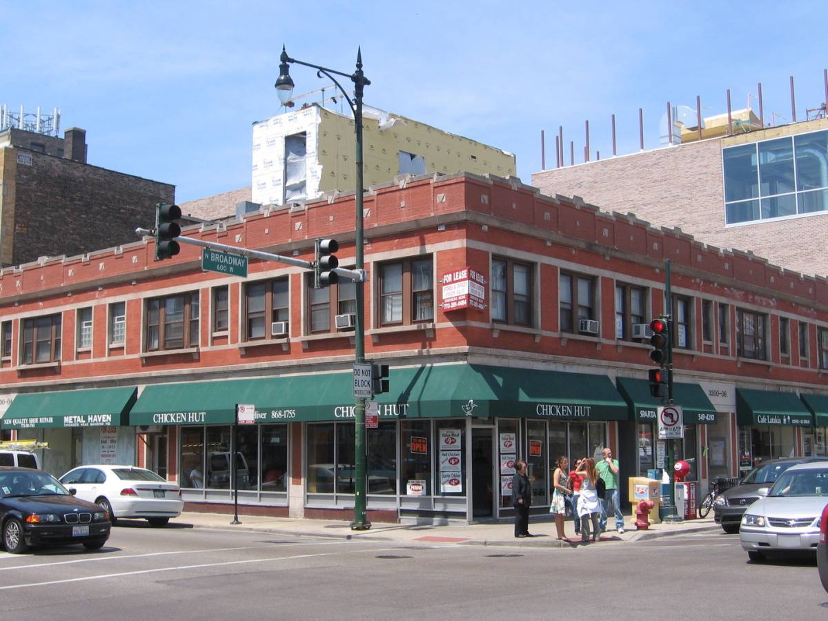 Apartment for rent at 604 Belmont 3200-06 Broadway, Chicago, IL 60657