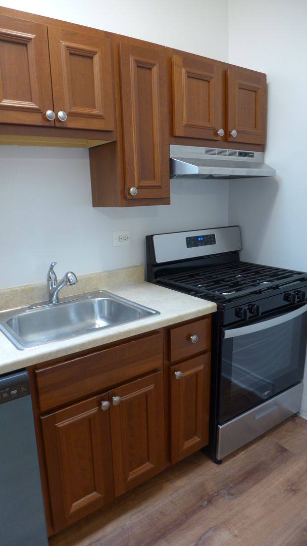 Apartment for rent at 604 Belmont 3200-06 Broadway, Chicago, IL 60657