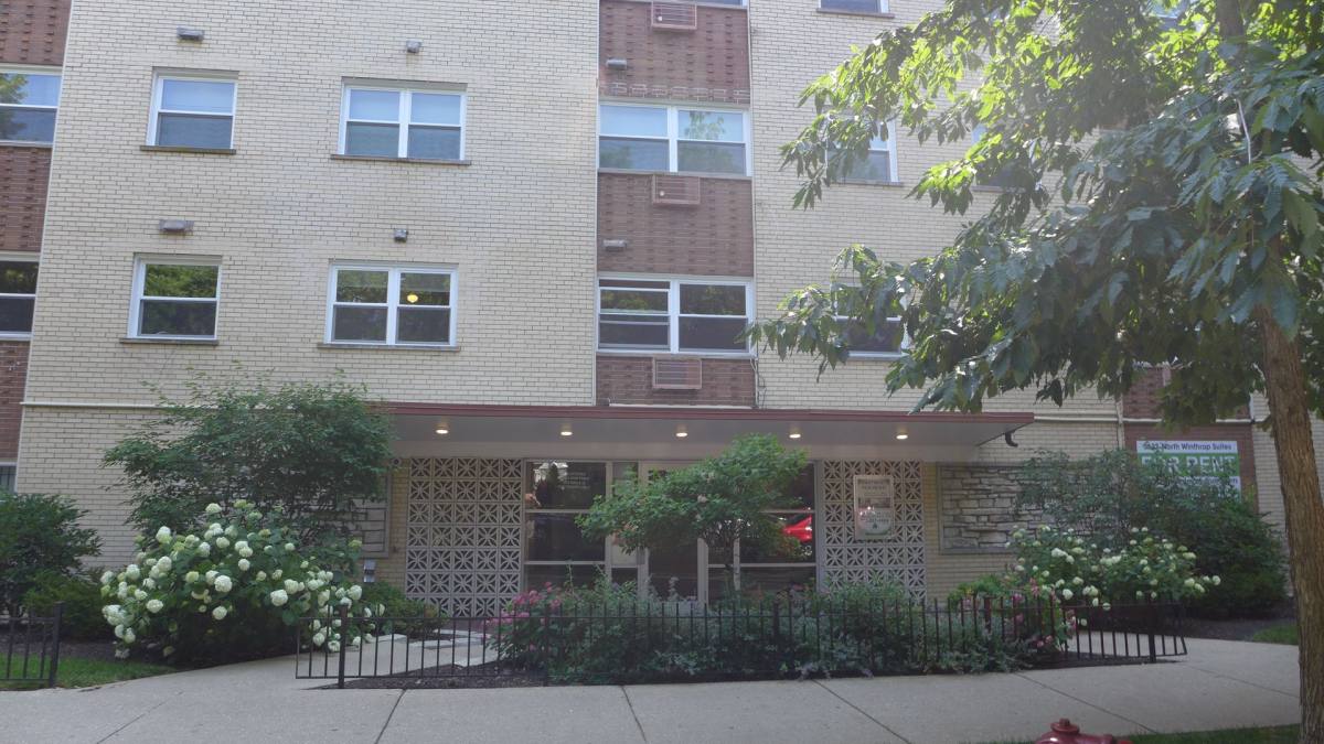Apartment for rent at 5633 N Winthrop, Chicago, IL 60660