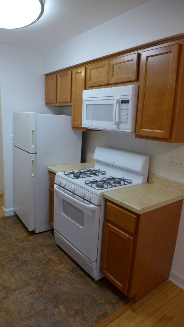 Apartment for rent at 5633 N Winthrop, Chicago, IL 60660