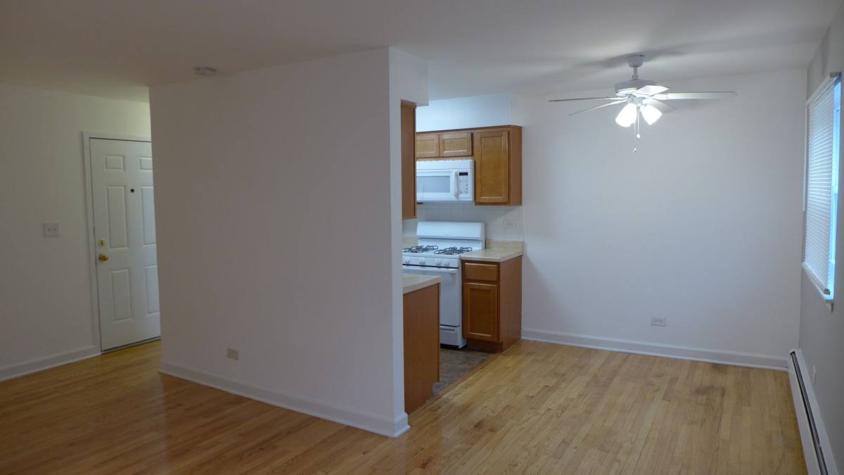Apartment for rent at 5633 N Winthrop, Chicago, IL 60660
