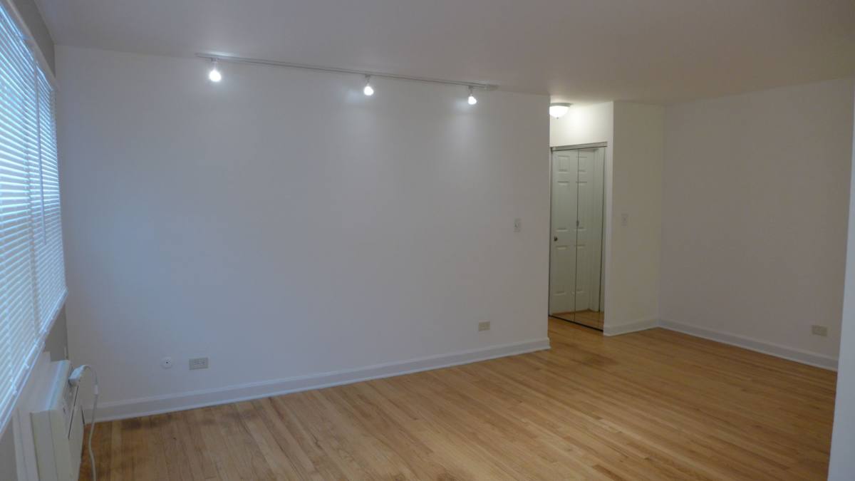 Apartment for rent at 5633 N Winthrop, Chicago, IL 60660