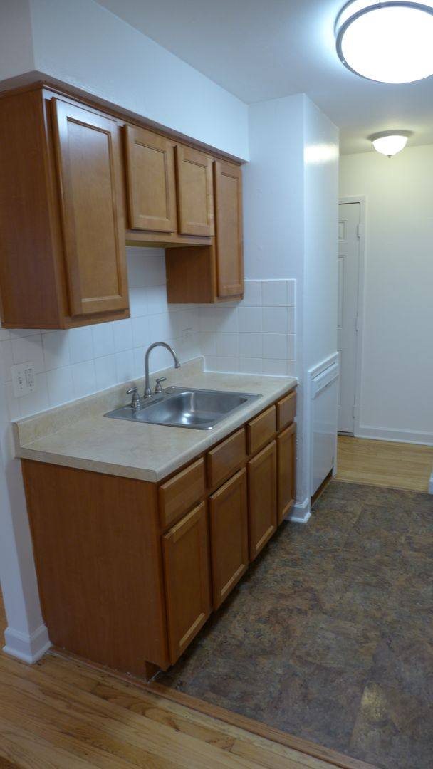 Apartment for rent at 5633 N Winthrop, Chicago, IL 60660