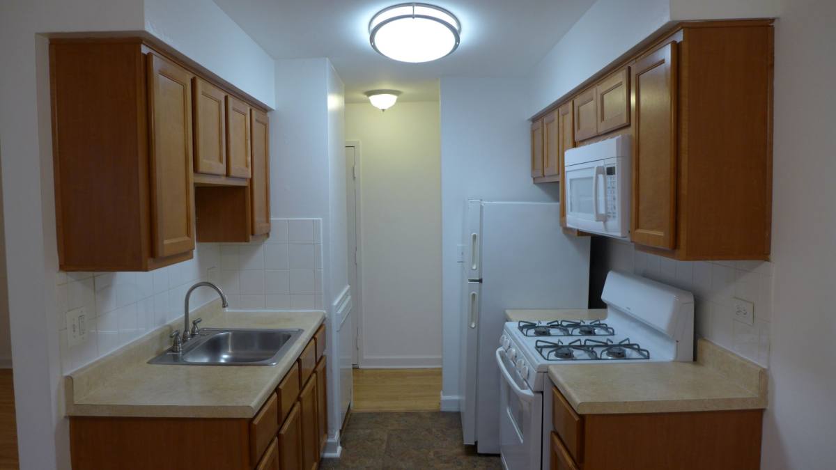 Apartment for rent at 5633 N Winthrop, Chicago, IL 60660