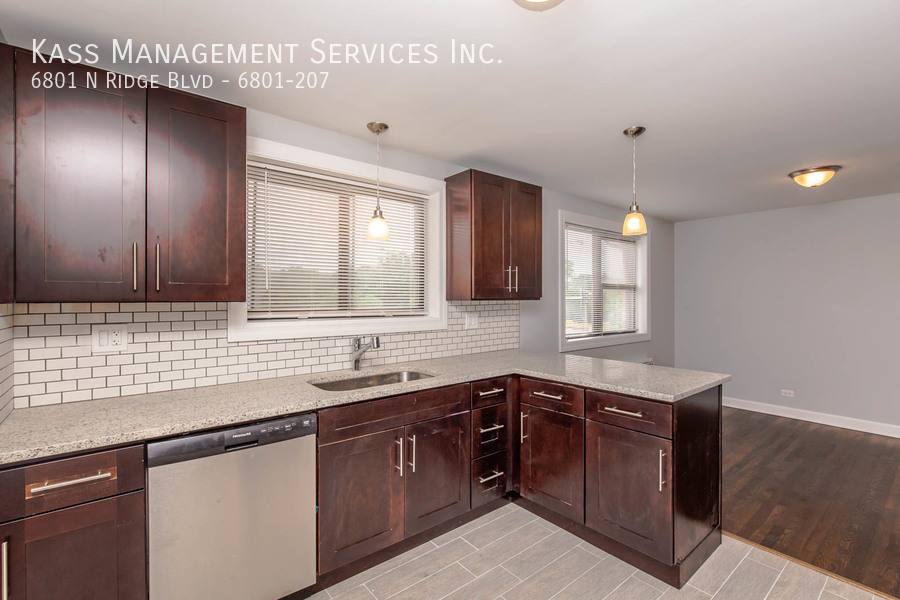 Apartment for rent at 6801 N Ridge Blvd #207, Chicago, IL 60645