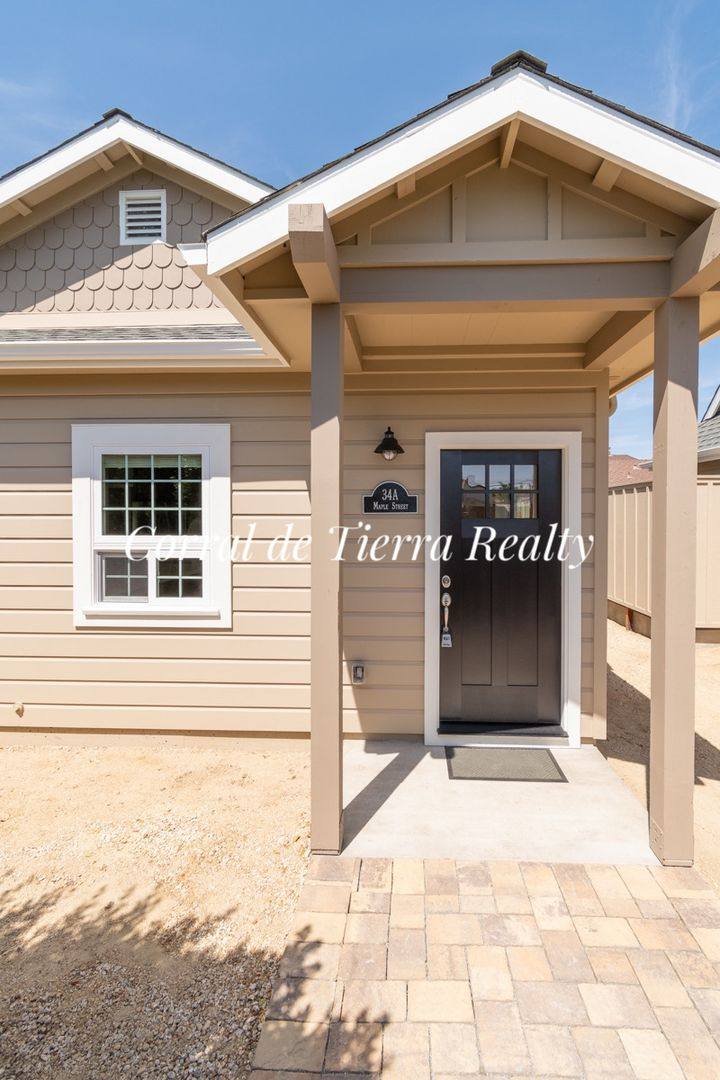 Apartment for rent at 34 Maple St, Salinas, CA 93901