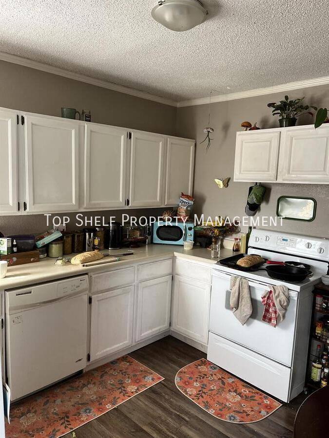 Apartment for rent at 4216 Ingersoll Ave #6, Des Moines, IA 50312