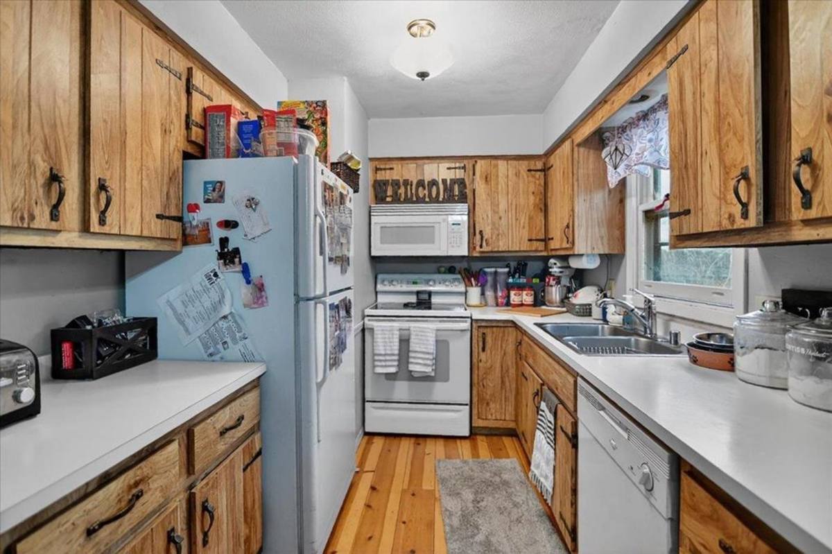 Apartment for rent at 5216-5218 Shorecrest Dr, Middleton, WI 53562