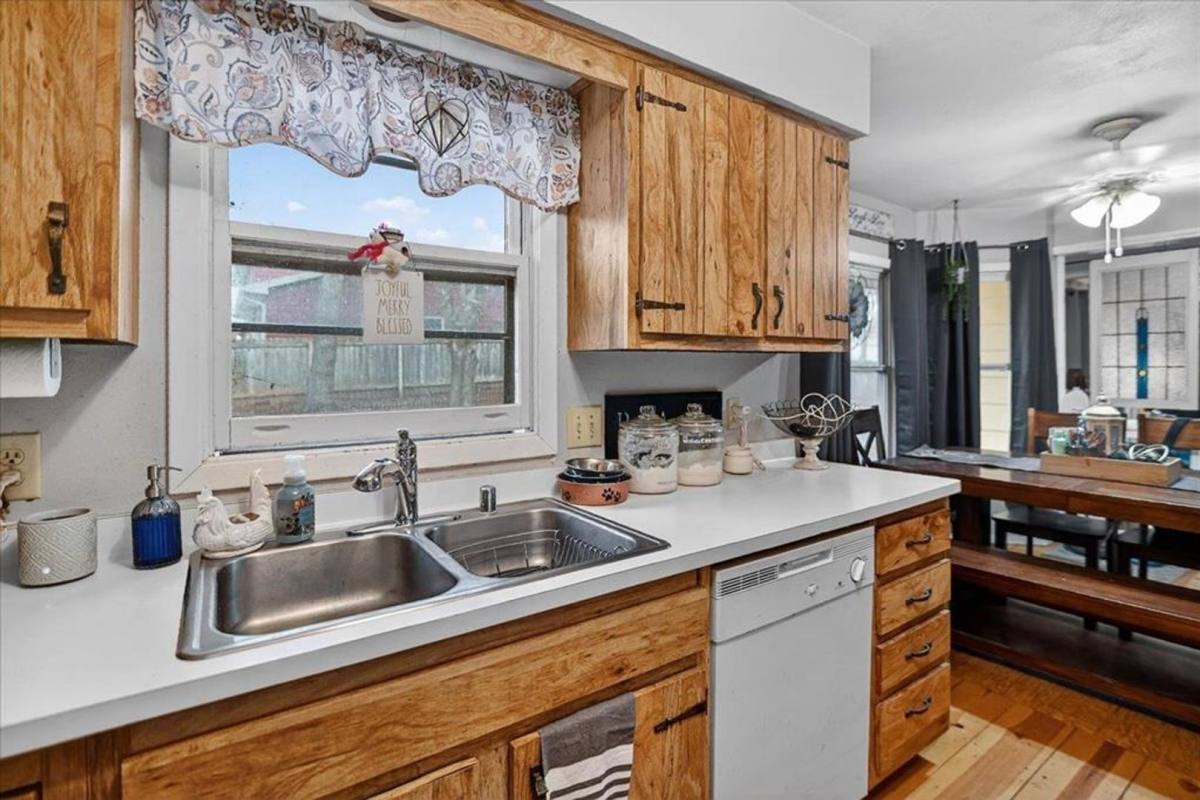 Apartment for rent at 5216-5218 Shorecrest Dr, Middleton, WI 53562