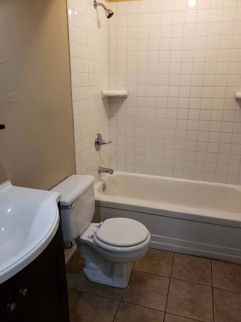 Apartment for rent at 230 Fairway Dr, Bloomington, IL 61701