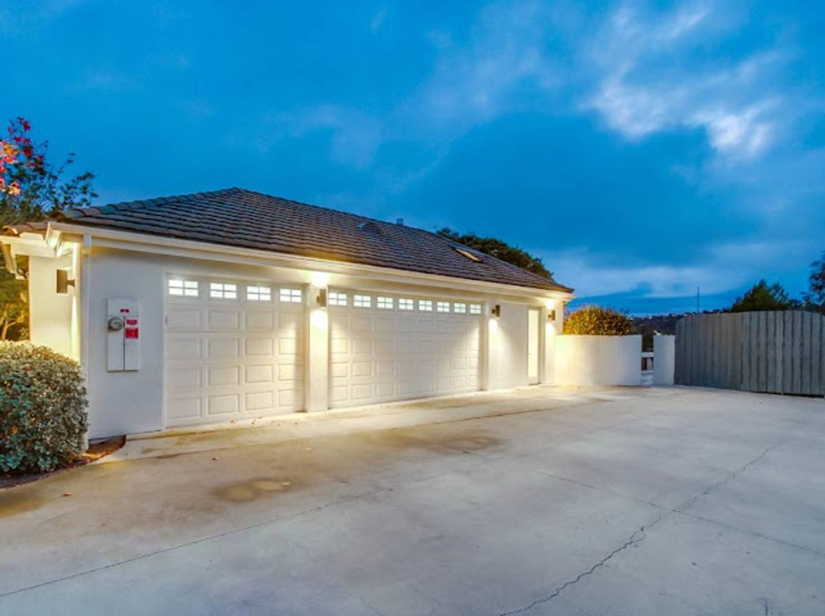 House for rent at 4124 Stonebridge Lane, Rancho Santa Fe, CA 92091