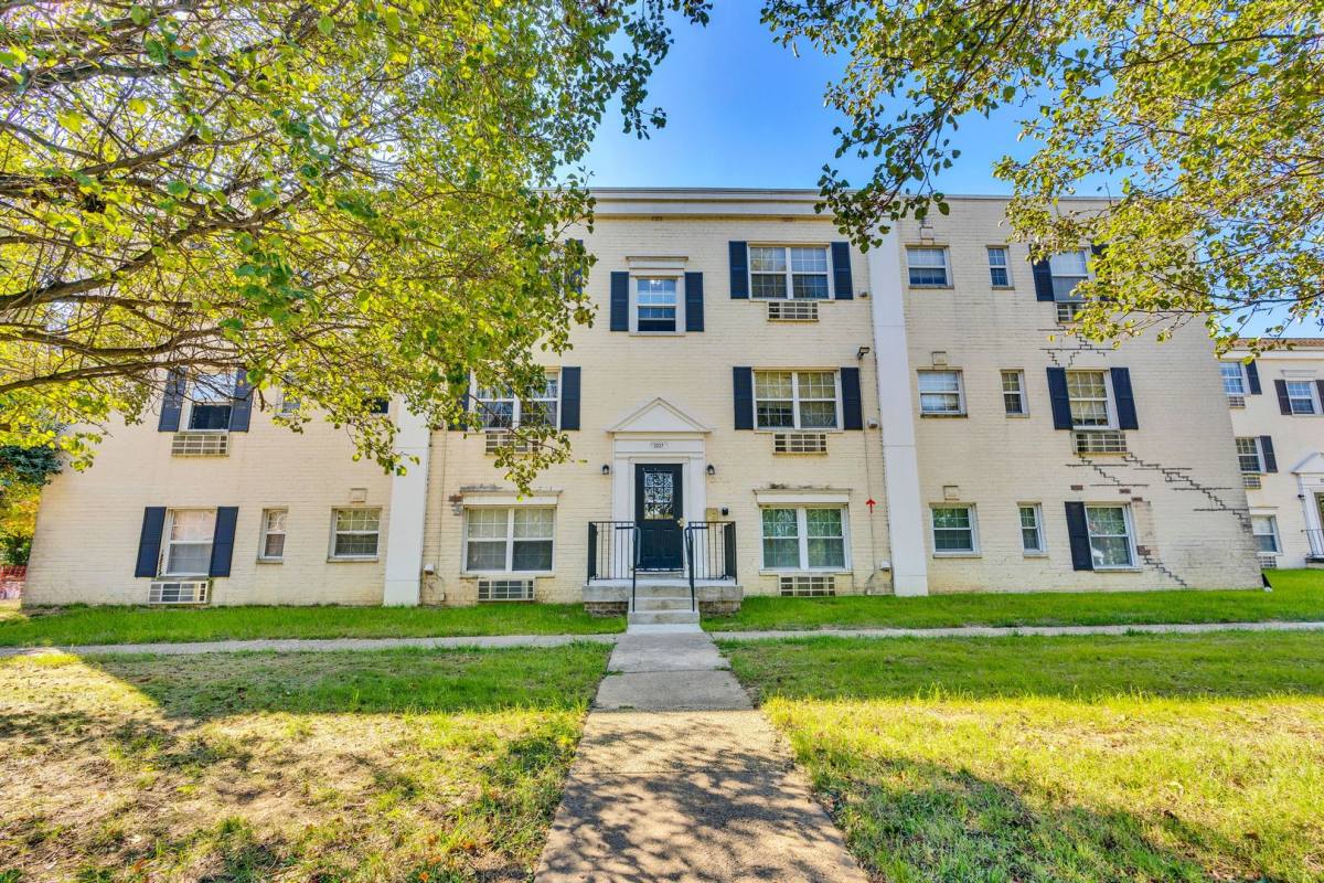 House for rent at 2237 Farrington Ave, Alexandria, VA 22303