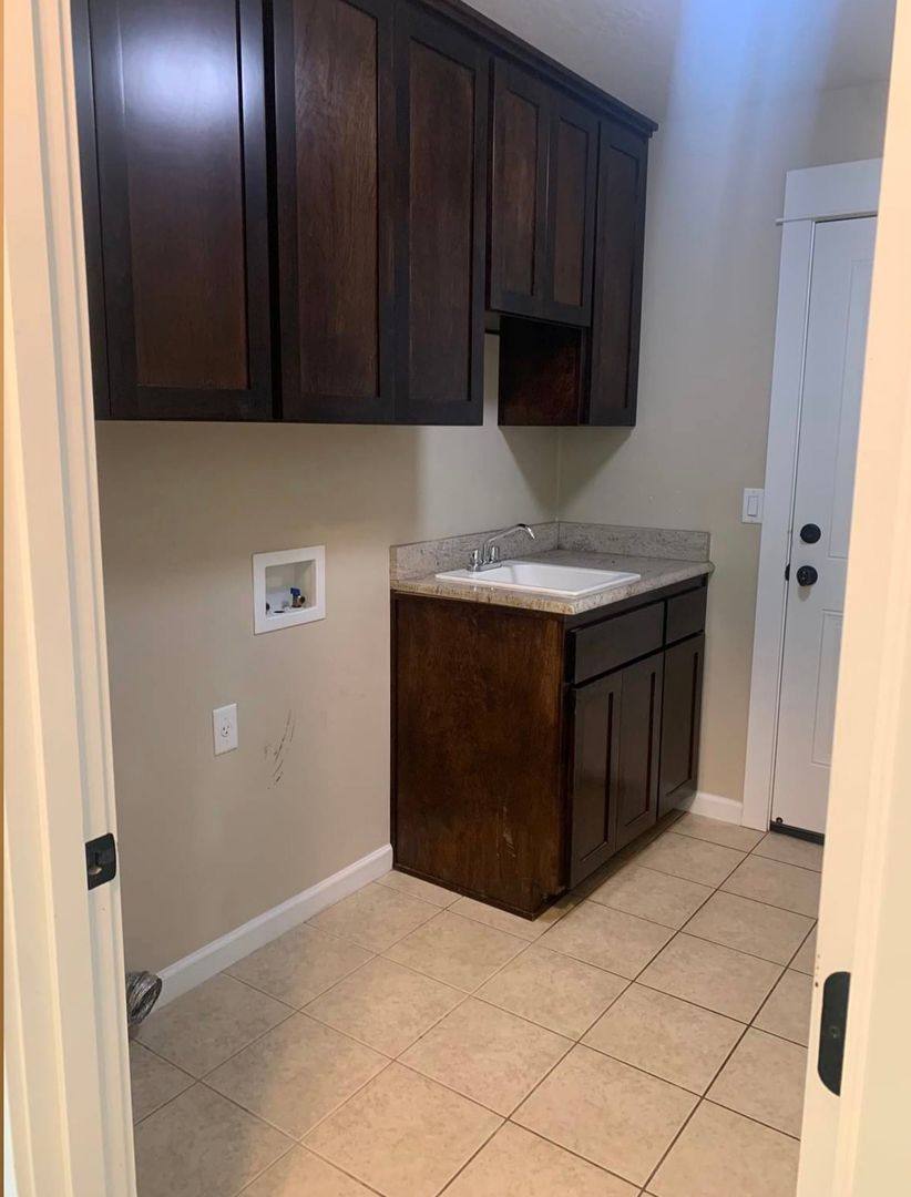 House for rent at 530 St Augustine Dr, Medford, OR 97504