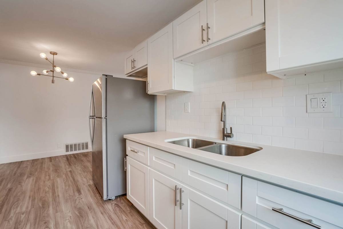 Apartment for rent at 4037 W 28th St, Los Angeles, CA 90018