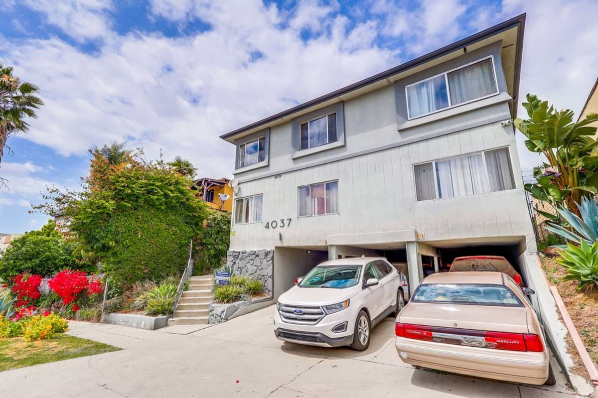 Apartment for rent at 4037 W 28th St, Los Angeles, CA 90018